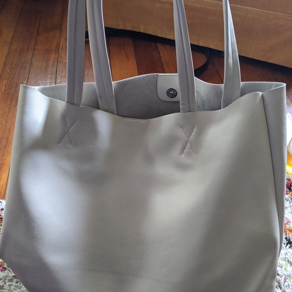 Large New Urban Outfitters Leather Laptop Tote - Picture 6 of 7
